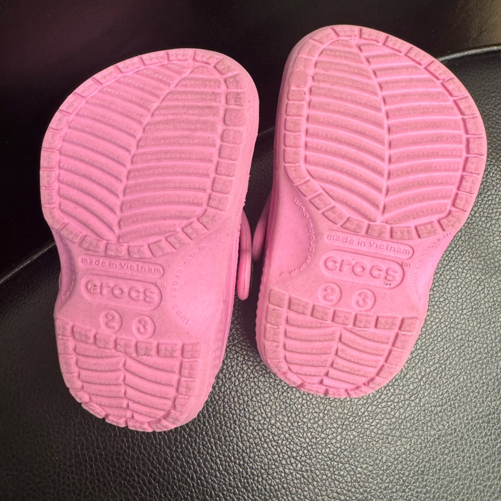 Child Crocs 🩷🐊 - Picture 7 of 7